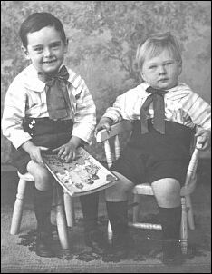 Frank Partridge (right) and his elder brother Bob as children